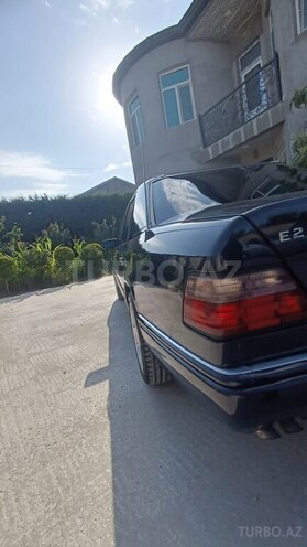 Mercedes E 220 1995, 238,000 km - 2.2 l - Bakı
