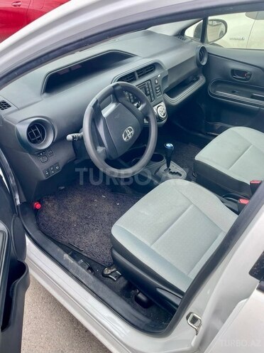 Toyota Aqua-5