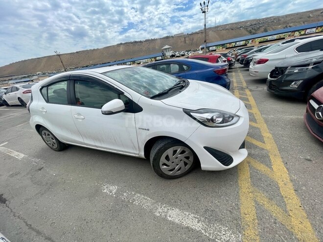 Toyota Aqua-3