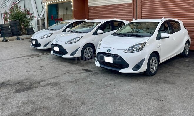 Toyota Aqua-2