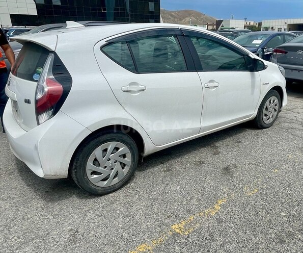 Toyota Aqua-9
