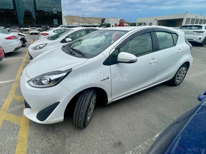 Toyota Aqua-4