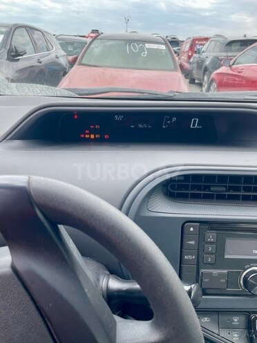 Toyota Aqua-6