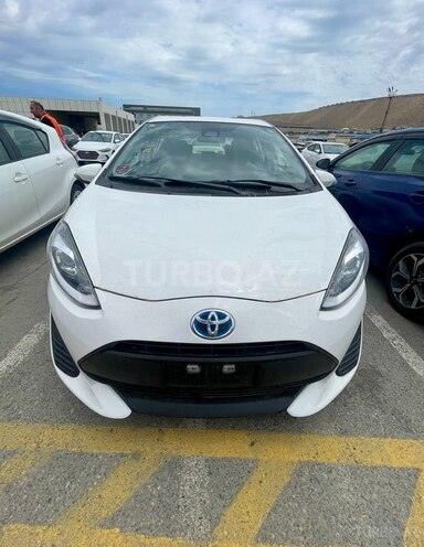 Toyota Aqua-1