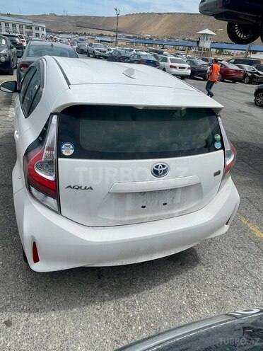Toyota Aqua-8
