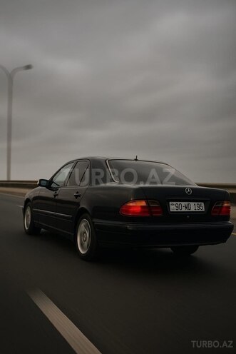 Mercedes E 220 d 1999, 235,000 km - 2.2 l - Bakı