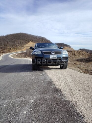 Volkswagen Touareg-1
