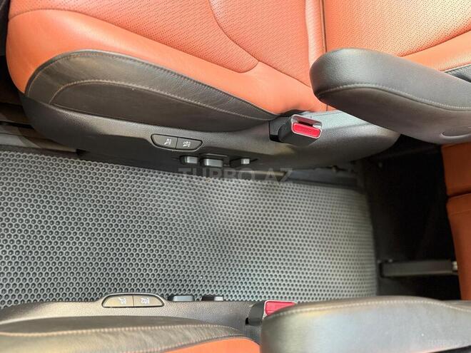 Kia Carnival-13