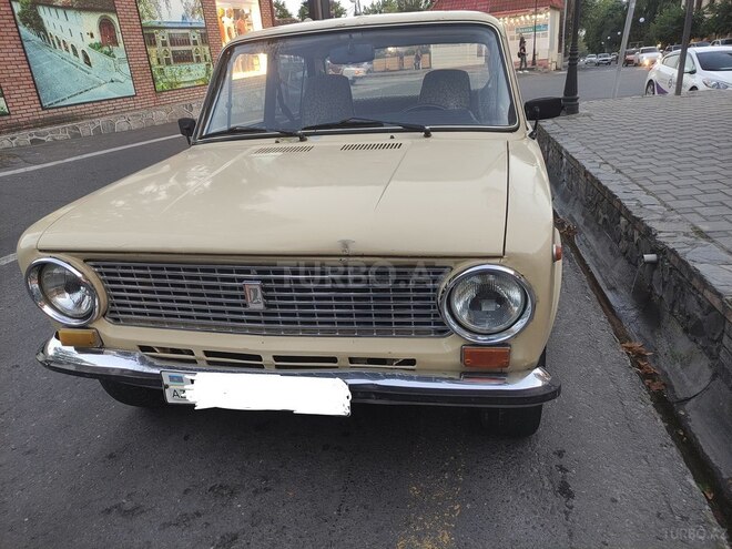 LADA (VAZ) 21011-1