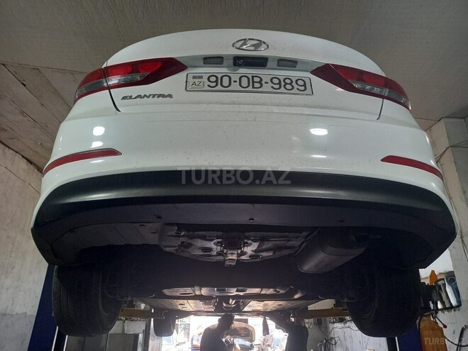 Hyundai Elantra-13