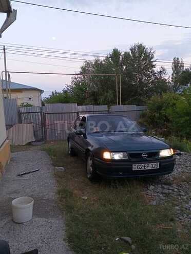 Opel Vectra 1994, 360,000 km - 2.0 l - Şəki