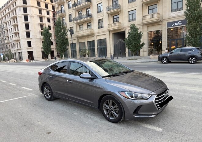 Hyundai Elantra-2