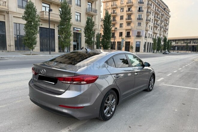 Hyundai Elantra-3