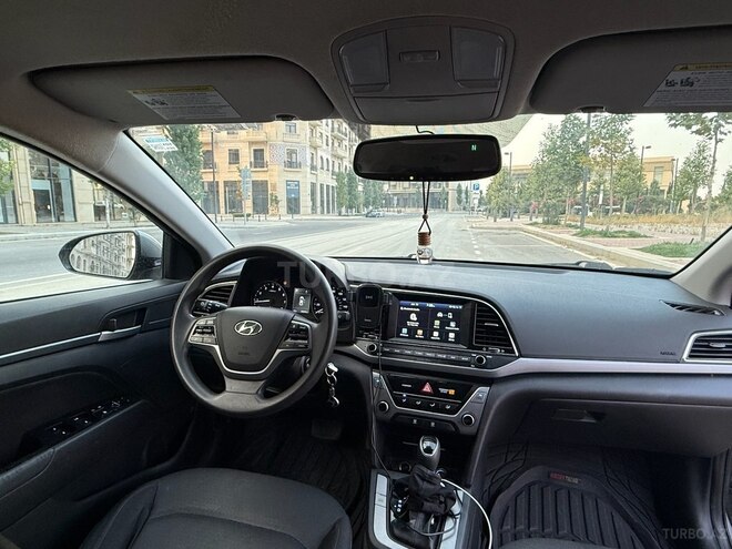 Hyundai Elantra-6