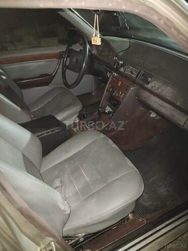 Mercedes E 250 1993, 225,000 km - 2.5 л - Bakı