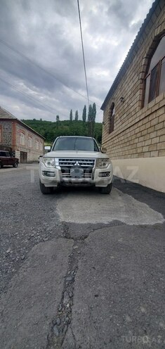 Mitsubishi Pajero-1