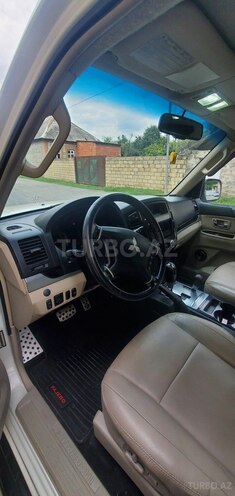 Mitsubishi Pajero-9