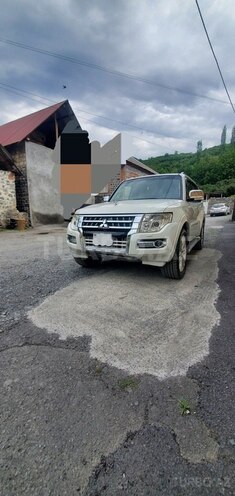 Mitsubishi Pajero-10