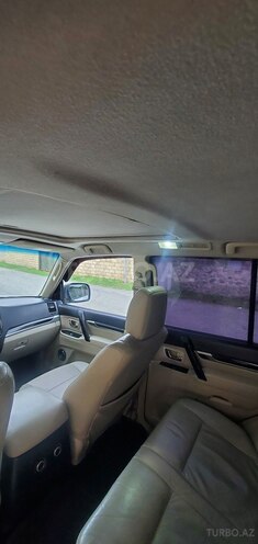 Mitsubishi Pajero-5