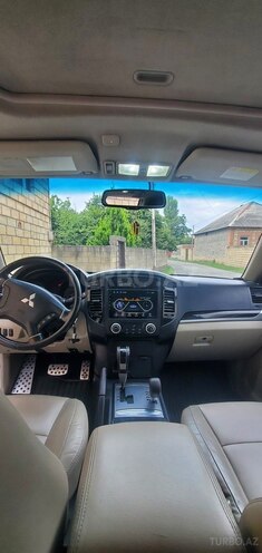 Mitsubishi Pajero-6