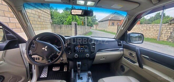 Mitsubishi Pajero-7