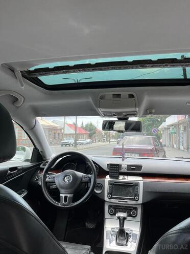 Volkswagen Passat 2010, 321,000 km - 2.0 l - Qax