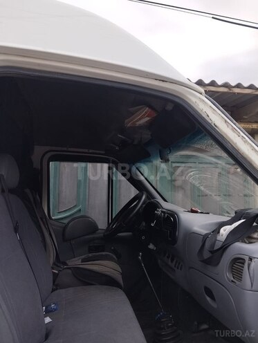 Ford Transit-9