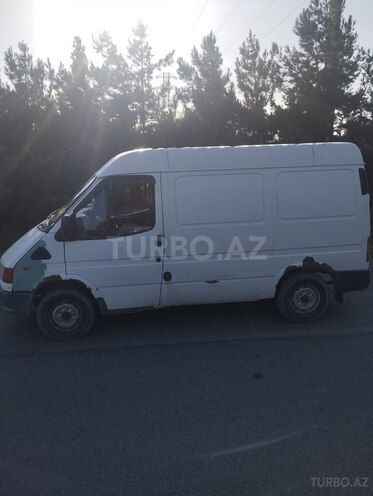 Ford Transit-4