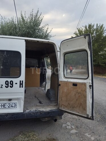 Ford Transit-10