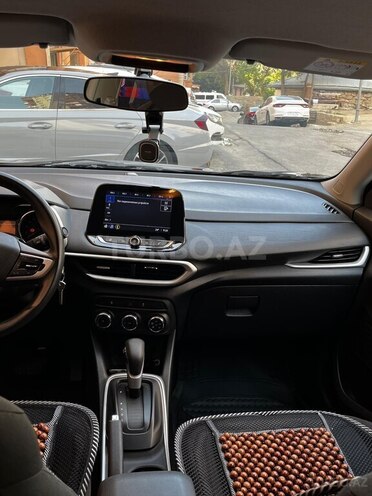 Chevrolet Tracker-8