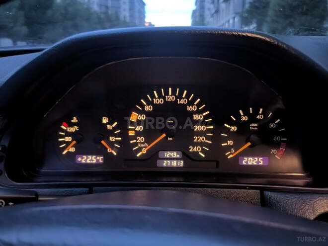 Mercedes E 200 1998, 272,000 km - 2.0 l - Bakı