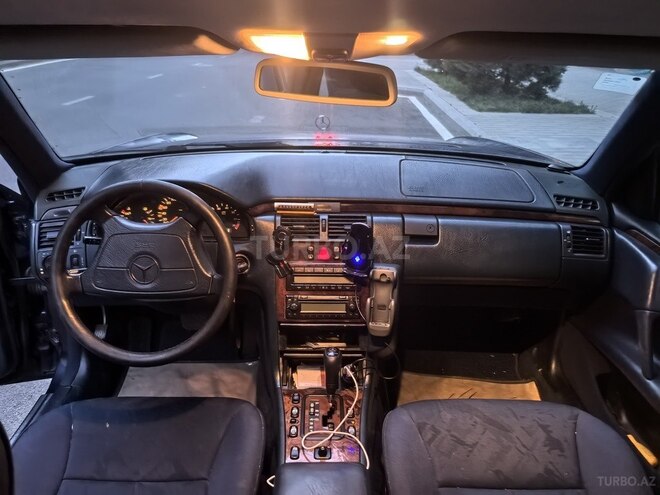 Mercedes E 200 1998, 272,000 km - 2.0 l - Bakı