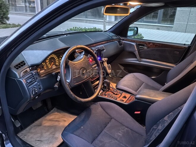 Mercedes E 200 1998, 272,000 km - 2.0 l - Bakı