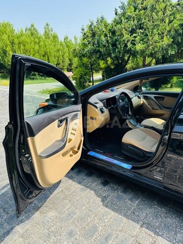 Hyundai Elantra-9