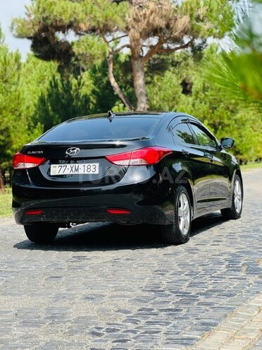 Hyundai Elantra-6