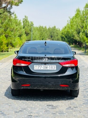 Hyundai Elantra-2