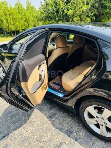 Hyundai Elantra-8