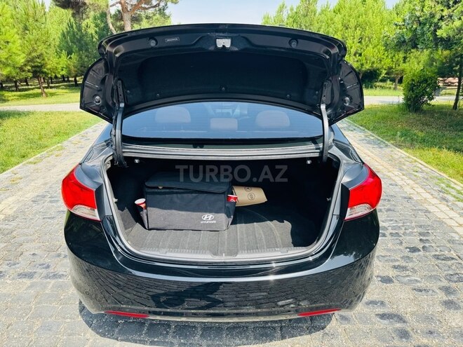 Hyundai Elantra-12