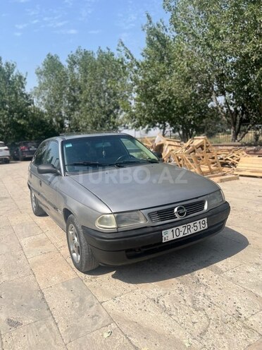 Opel Astra 1995, 150,000 km - 1.6 l - Cəlilabad