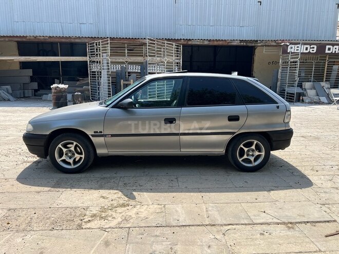 Opel Astra 1995, 150,000 km - 1.6 l - Cəlilabad