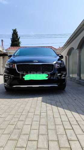 Kia Carnival-1