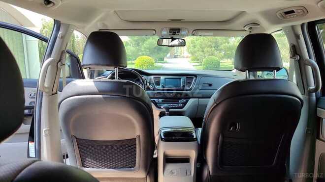 Kia Carnival-5