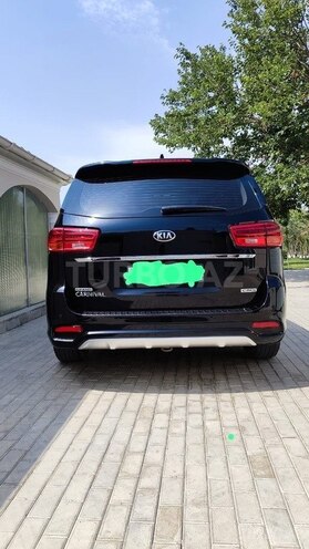 Kia Carnival-2