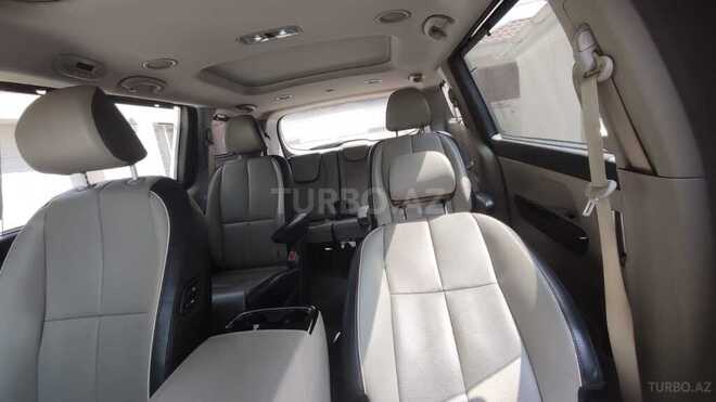 Kia Carnival-6