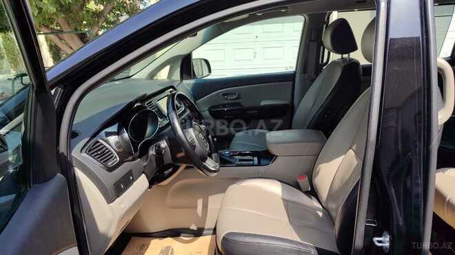 Kia Carnival-4