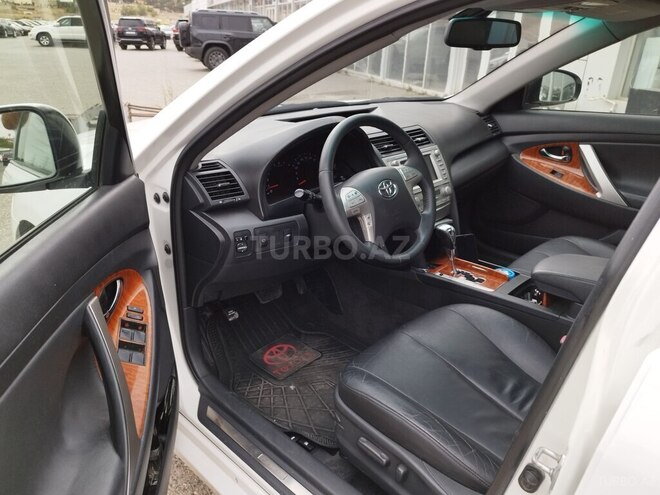 Toyota Camry-11