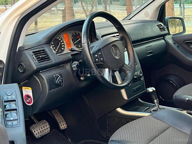 Mercedes B 180 2010, 102,000 km - 1.7 л - Sumqayıt