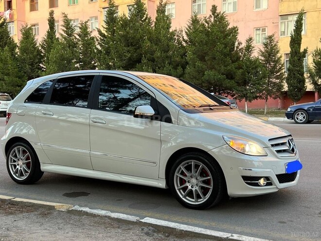 Mercedes B 180 2010, 102,000 km - 1.7 л - Sumqayıt