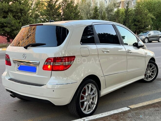 Mercedes B 180 2010, 102,000 km - 1.7 л - Sumqayıt