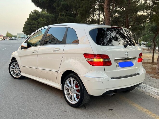 Mercedes B 180 2010, 102,000 km - 1.7 л - Sumqayıt